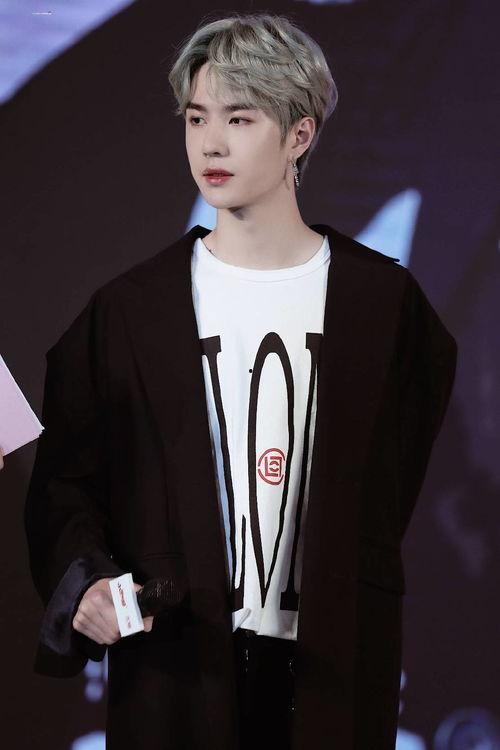 球员舒畅爆料视频最新版,最新爆料视频揭示足坛内幕